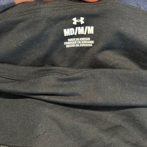 Black Under Armour Women's athletic Shorts and tank top in medium. - Picture 4 of 7